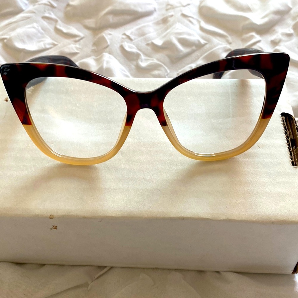 Large cateye glasses